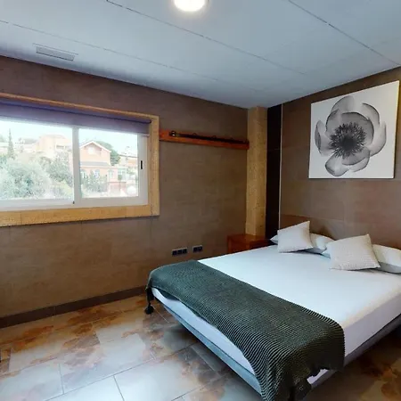 Paradisiac Villa In The City בקתה *