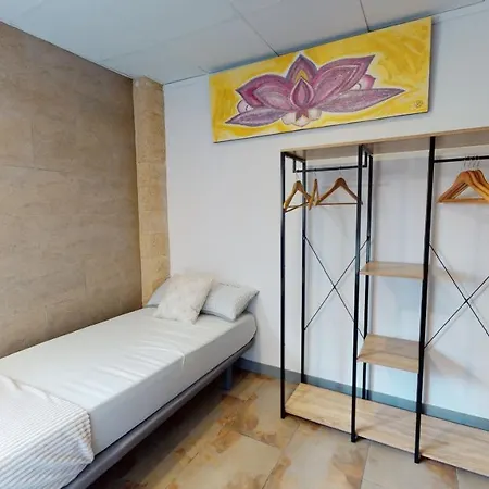 Paradisiac Villa In The City בקתה אליקאנטה