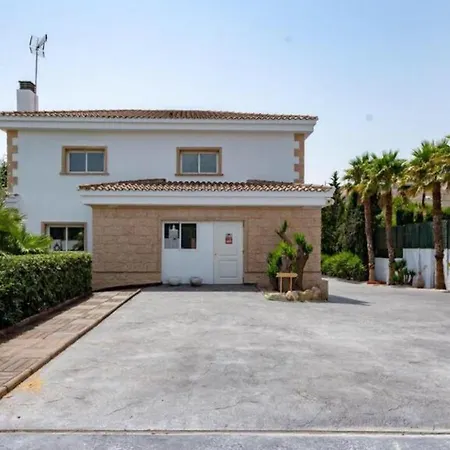 Paradisiac Villa In The City
